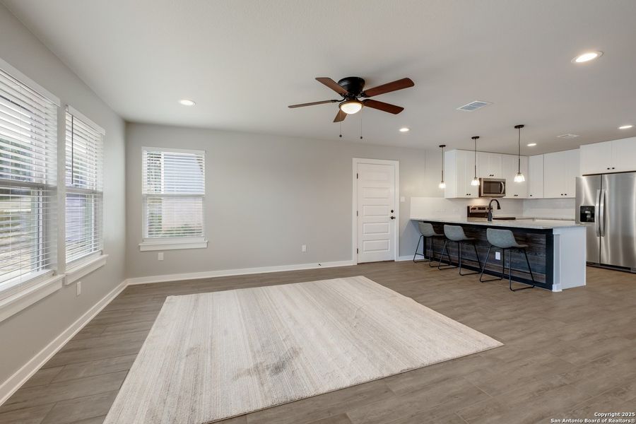 Spacious, unfurnished interior of a new home in , Lakehills (Image 22).
