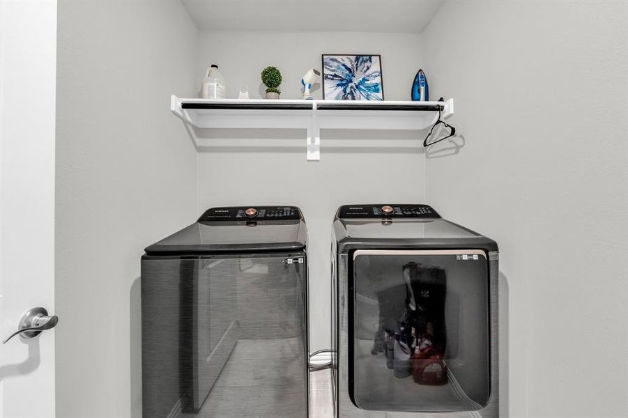 Clothes washing area with independent washer and dryer