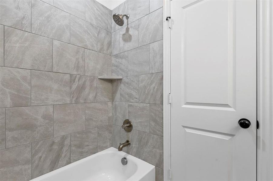 Bathroom featuring tiled shower / bath