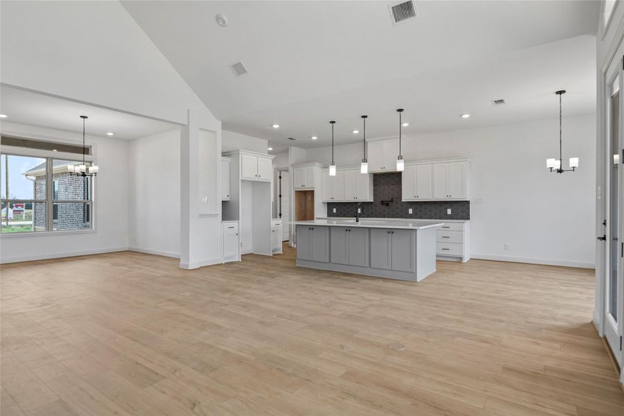 Spacious, unfurnished interior of a new home in , Alvin (Image 10).