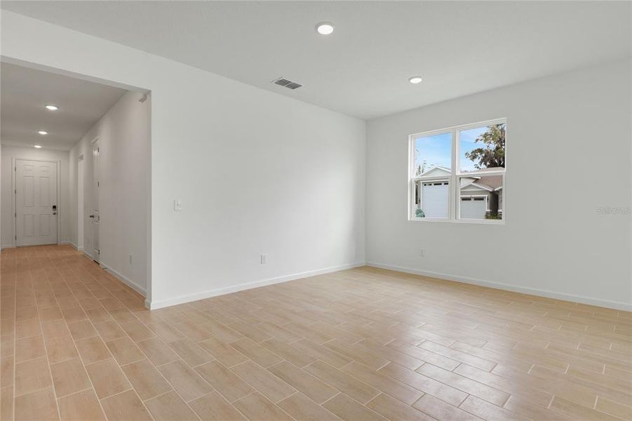 Spacious, unfurnished interior of a new home in Seasons at Grandview Gardens, Deland (Image 14).
