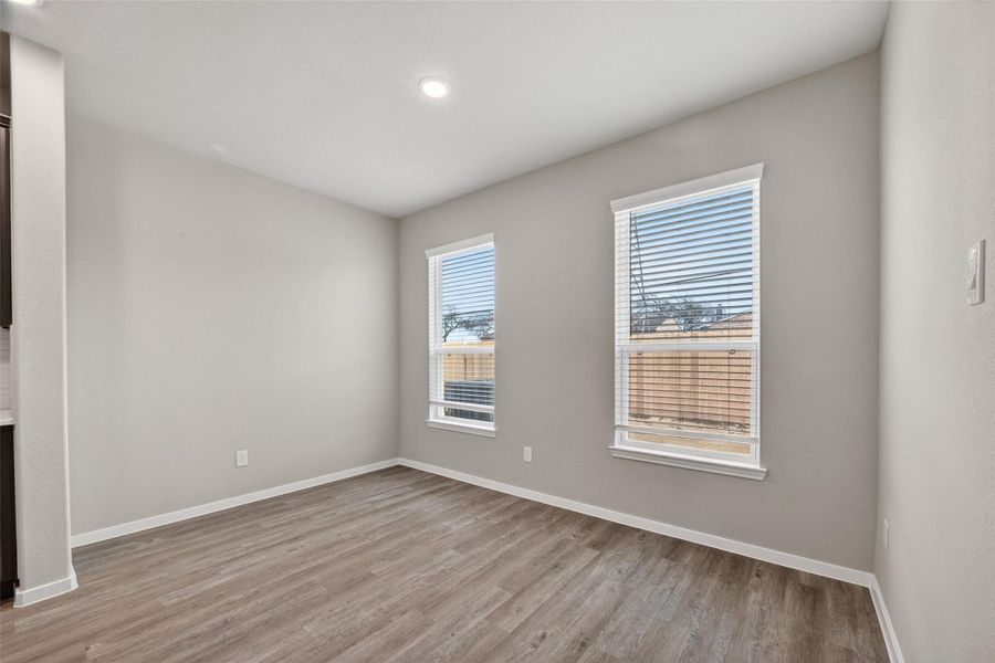 Spacious, unfurnished interior of a new home in Rollingbrook Estates, Baytown (Image 29).
