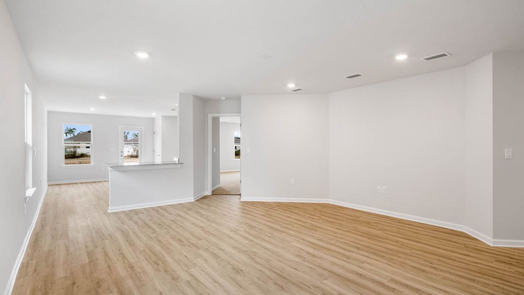 Spacious, unfurnished interior of a new home in Park Place, Panama City (Image 13).