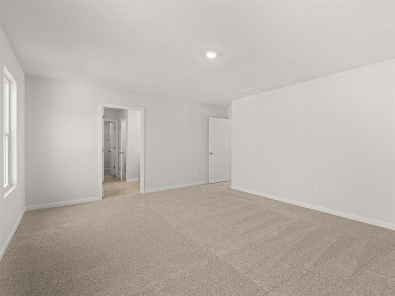 Spacious, unfurnished interior of a new home in Falcon Landing, Gainesville (Image 14).