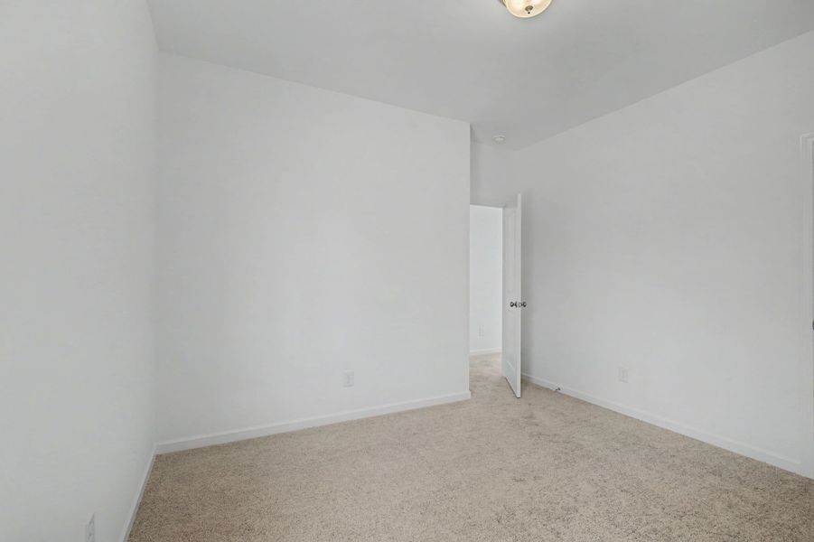 Spacious, unfurnished interior of a new home in The Oaks, Clarksville (Image 25).