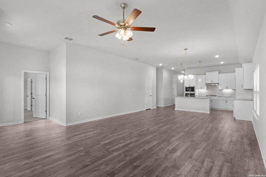 Spacious, unfurnished interior of a new home in The Crossvine, Schertz (Image 19).