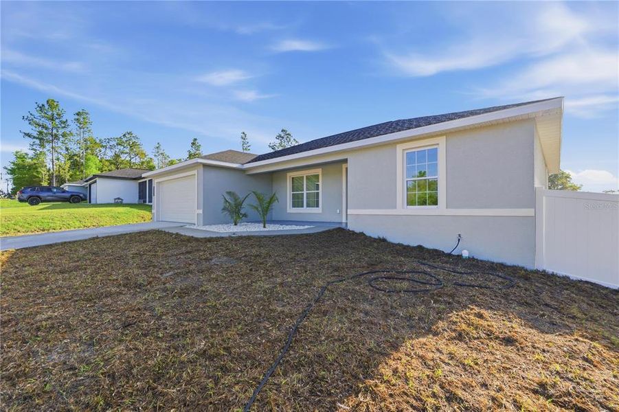 Exterior details and patio area of a home in , Ocala (Image 3).