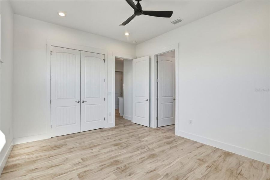 Spacious, unfurnished interior of a new home in , Madeira Beach (Image 24).