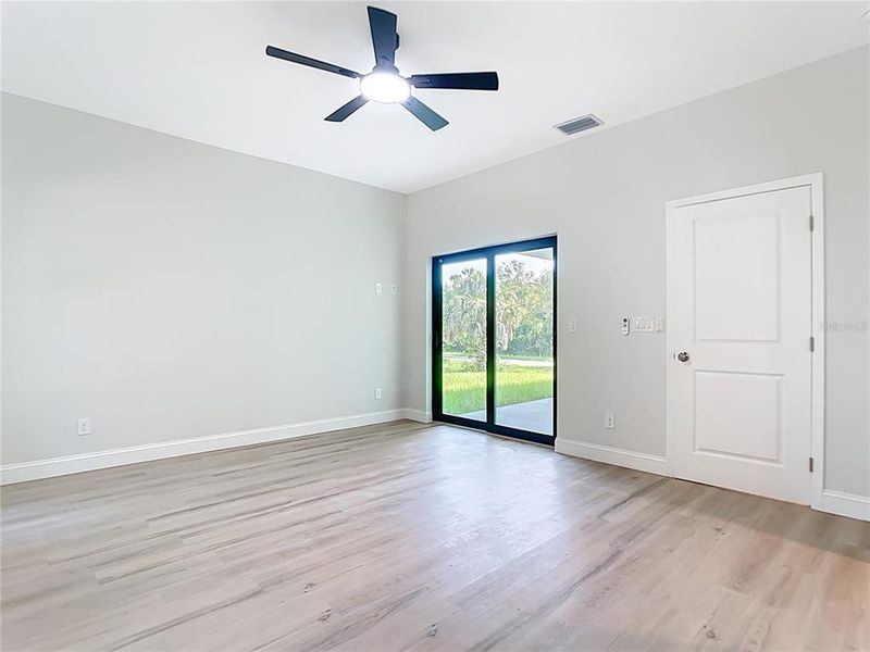 Spacious, unfurnished interior of a new home in , Englewood (Image 15).
