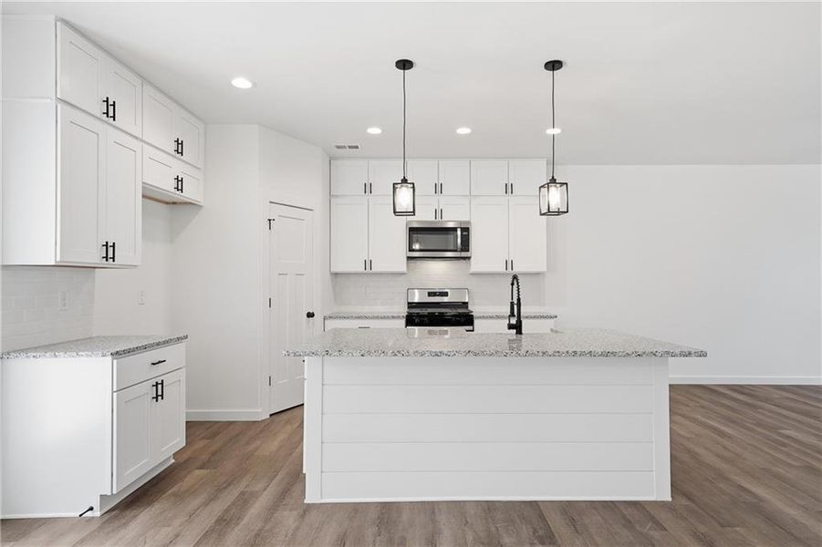 Furnished interior view inside a new home in , Jasper (Image 6).