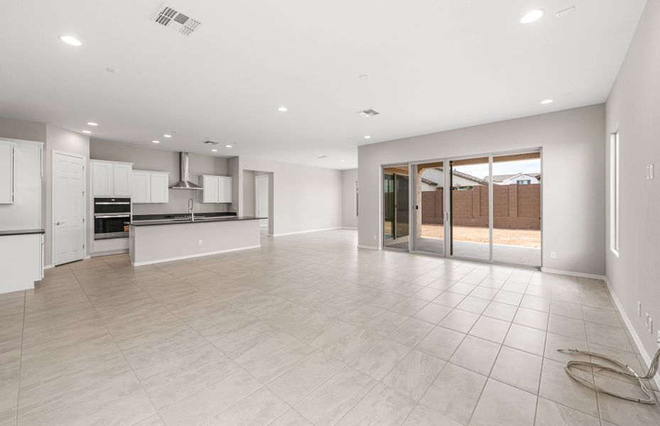 Spacious, unfurnished interior of a new home in Artisan at Asante, Surprise (Image 27).