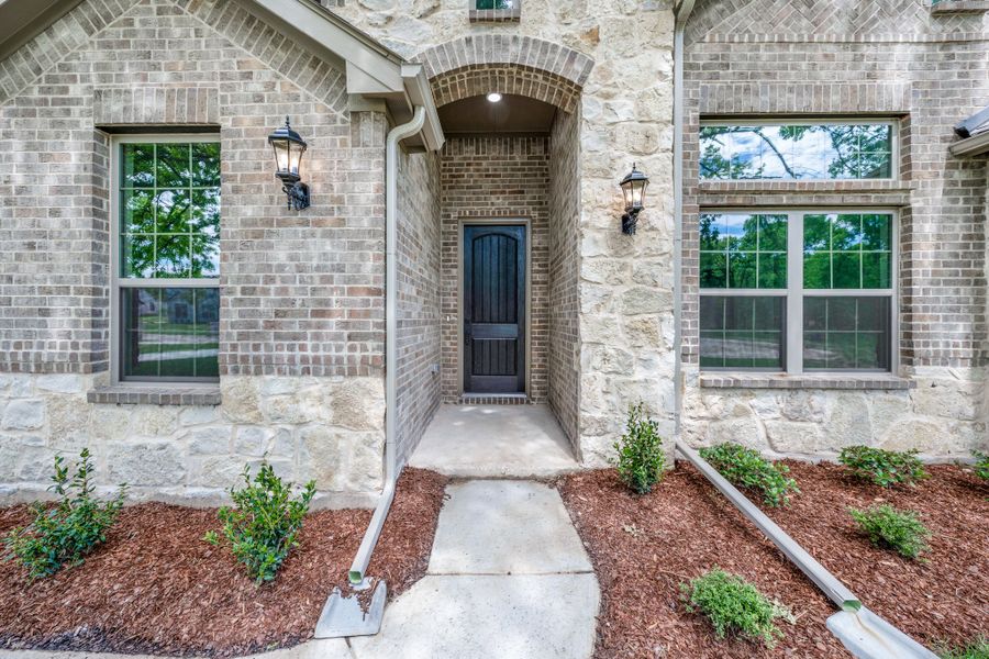 Exterior details and patio area of a home in Lakeview Estates, Canton (Image 3).