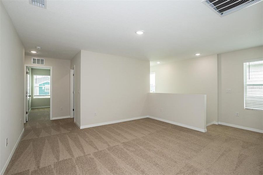 Spacious, unfurnished interior of a new home in Pasadena Ridge, Dade City (Image 18).