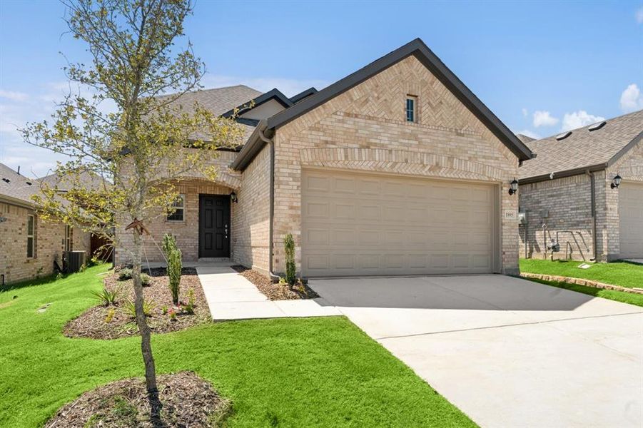 Front exterior of a new home in ValleyBrooke, Mesquite, TX, highlighting curb appeal (Image 22). Front exterior of a new home in ValleyBrooke, Mesquite, TX, highlighting curb appeal (Image 22).