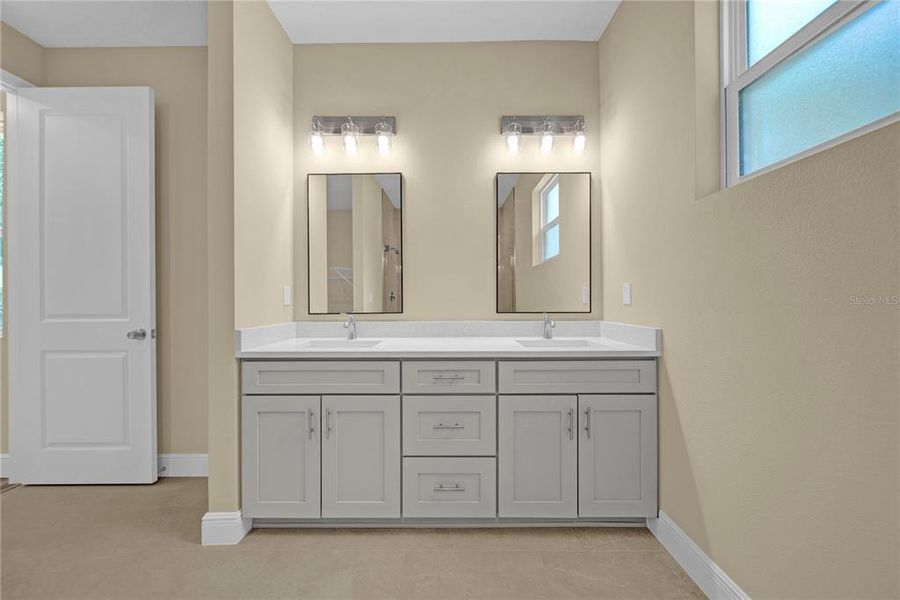 Furnished interior view inside a new home in , Winter Garden (Image 9).