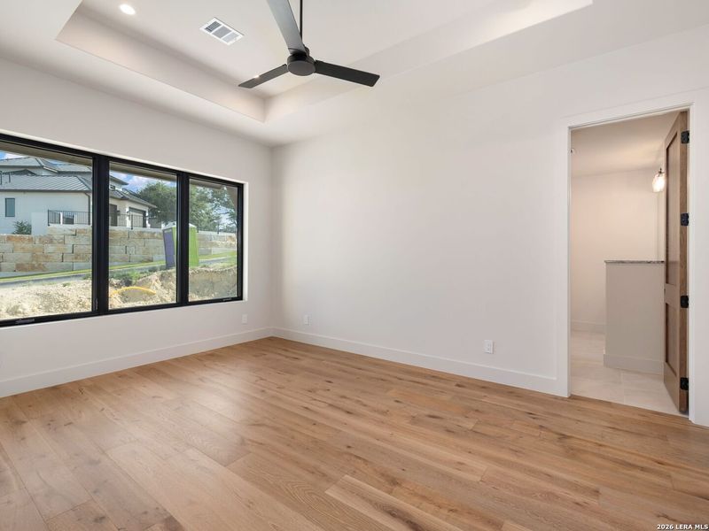 Spacious, unfurnished interior of a new home in , San Antonio (Image 43).