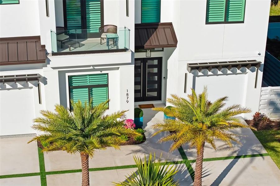 Exterior details and patio area of a home in , Sarasota (Image 42).