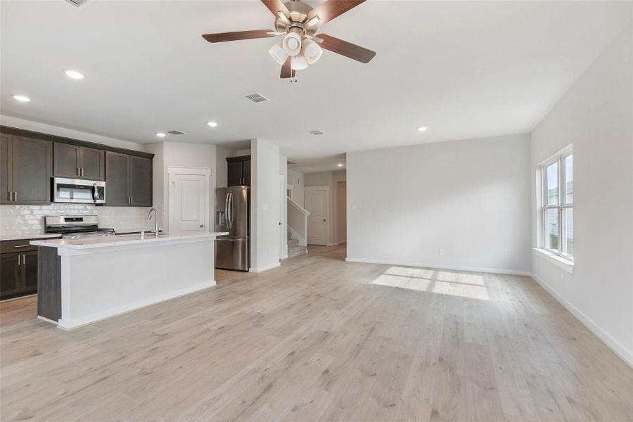 Spacious, unfurnished interior of a new home in Cielo, Conroe (Image 21). Spacious, unfurnished interior of a new home in Cielo, Conroe (Image 21).