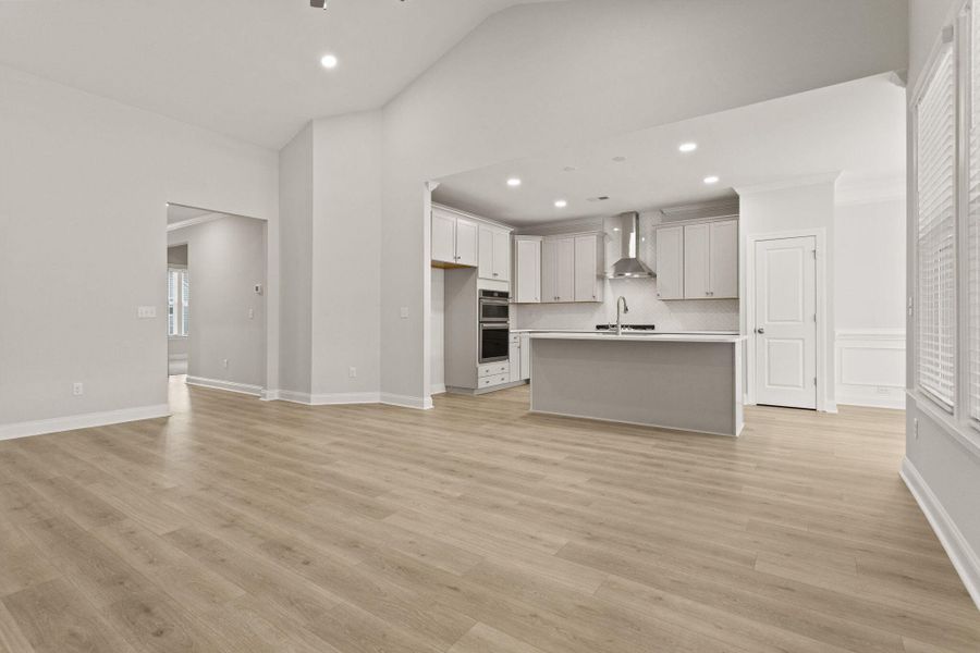 Spacious, unfurnished interior of a new home in Tidewater at Lakes of Cane Bay, Summerville (Image 12).