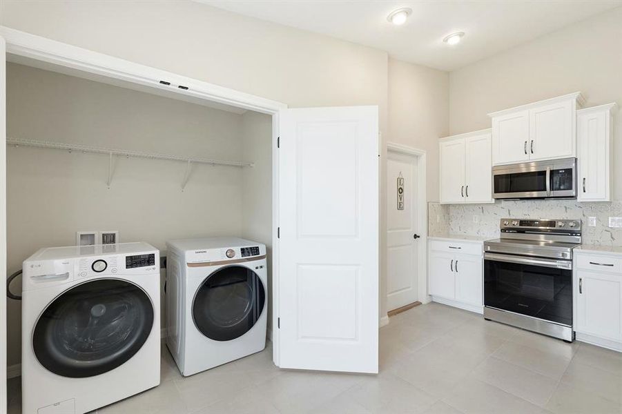 Furnished interior view inside a new home in , Palm Coast (Image 11).