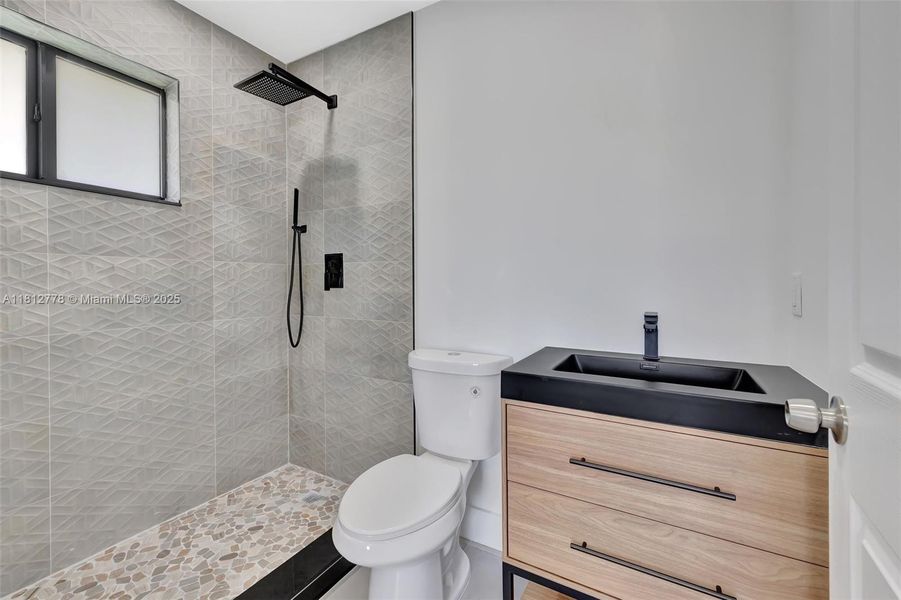 Spacious, unfurnished interior of a new home in , Miami Gardens (Image 30).