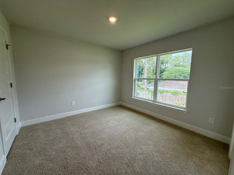 Spacious, unfurnished interior of a new home in St. James Park, Ocala (Image 8).