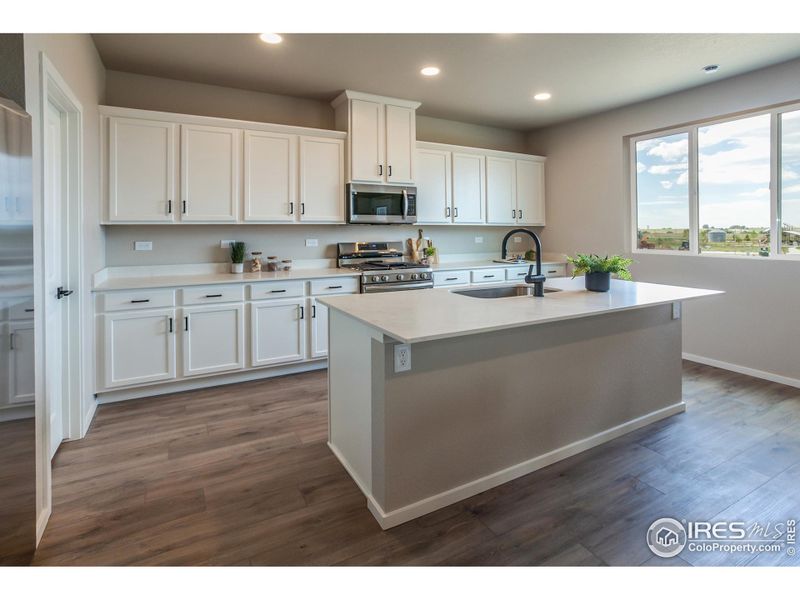 EXAMPLE PHOTO: KITCHEN W/ ISLAND