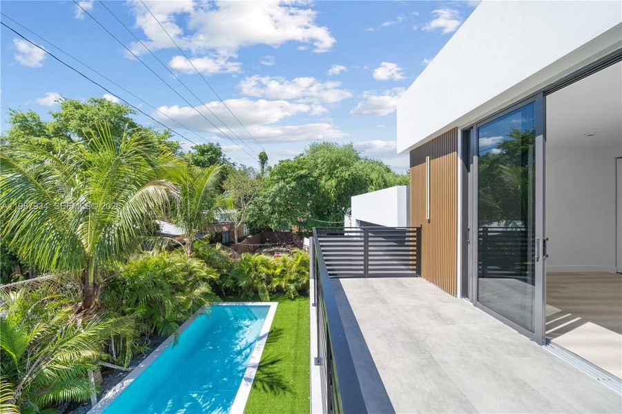 Exterior details and patio area of a home in , Miami (Image 23).