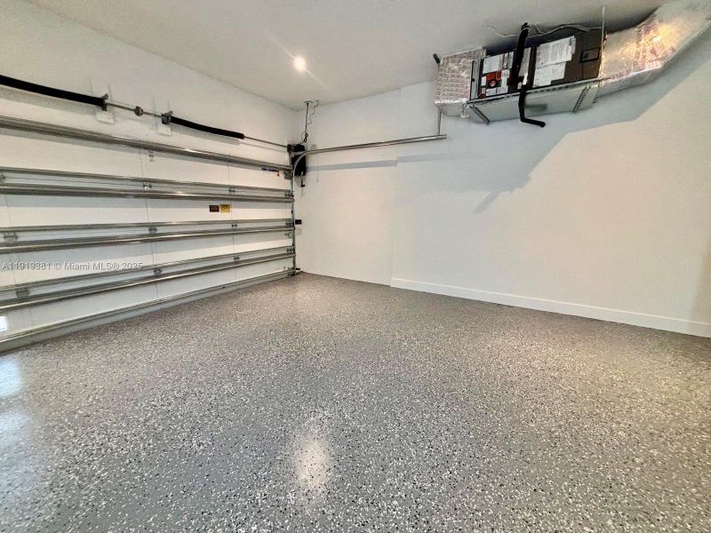 Spacious, unfurnished interior of a new home in , Deerfield Beach (Image 21).