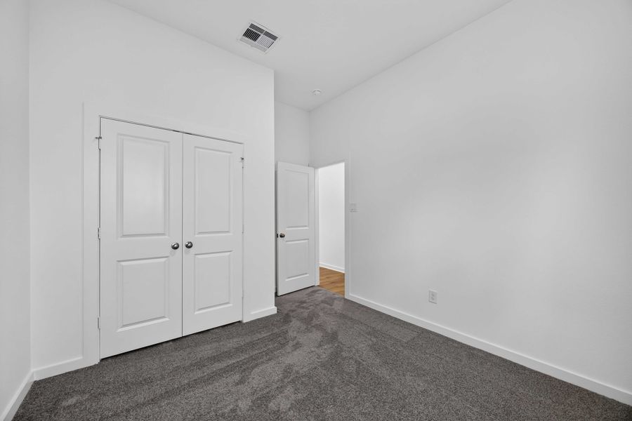 Spacious, unfurnished interior of a new home in La Segarra 40', Brookshire (Image 28).