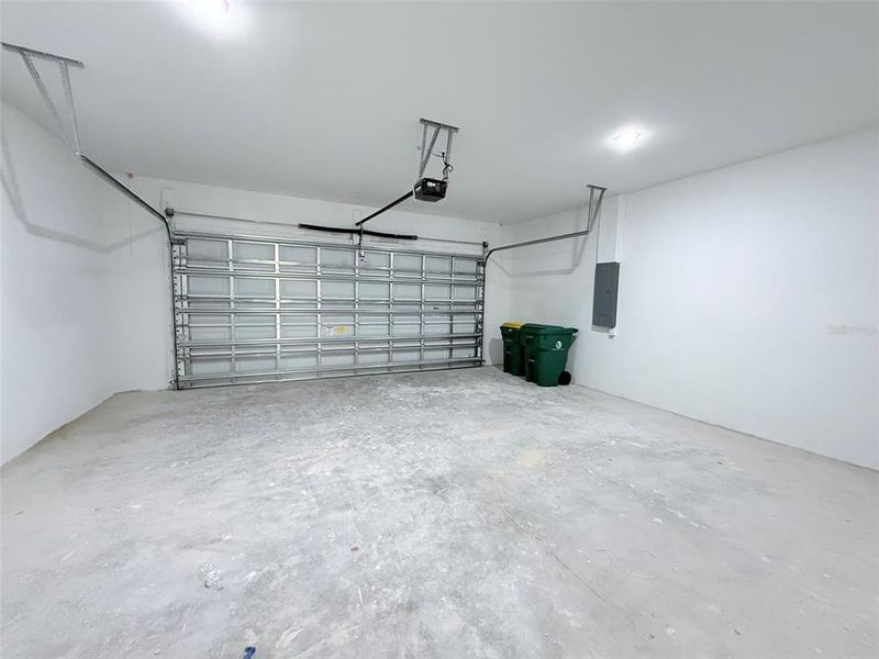 Spacious, unfurnished interior of a new home in , Port Charlotte (Image 27).