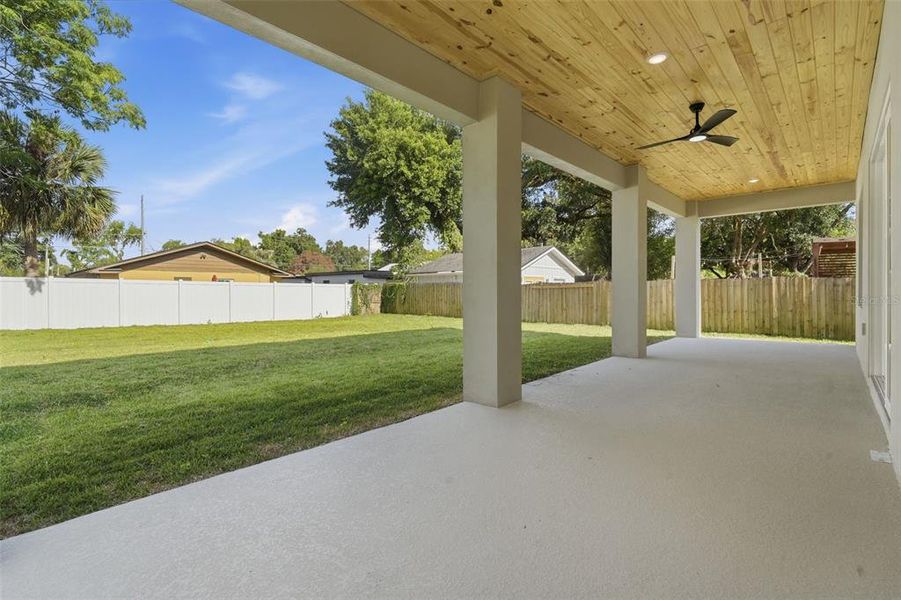 Exterior details and patio area of a home in , Orlando (Image 34).