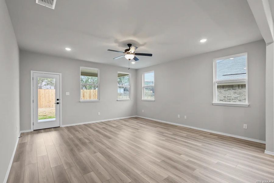Spacious, unfurnished interior of a new home in Comanche Ridge, San Antonio (Image 25). Spacious, unfurnished interior of a new home in Comanche Ridge, San Antonio (Image 25).
