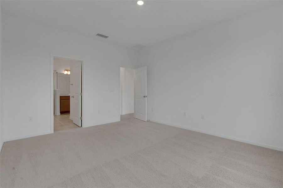 Spacious, unfurnished interior of a new home in Annabelle Estates, Winter Haven (Image 24).