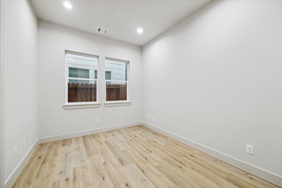 Spacious, unfurnished interior of a new home in , Houston (Image 16).