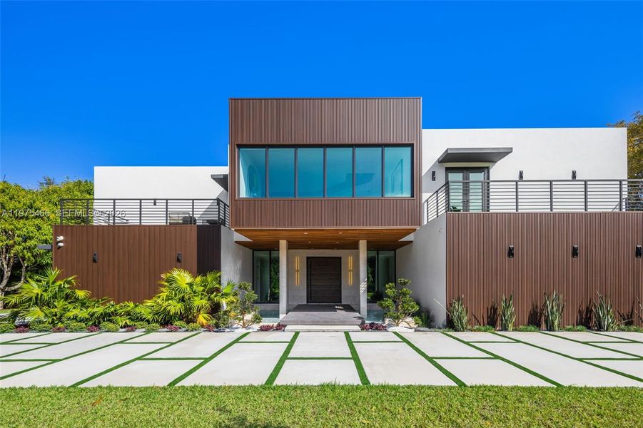 Image 92 of a home in .