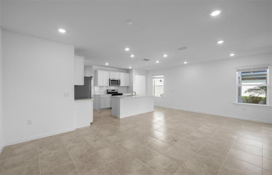 Spacious, unfurnished interior of a new home in Reagan Landing, Bradenton (Image 16). Spacious, unfurnished interior of a new home in Reagan Landing, Bradenton (Image 16).