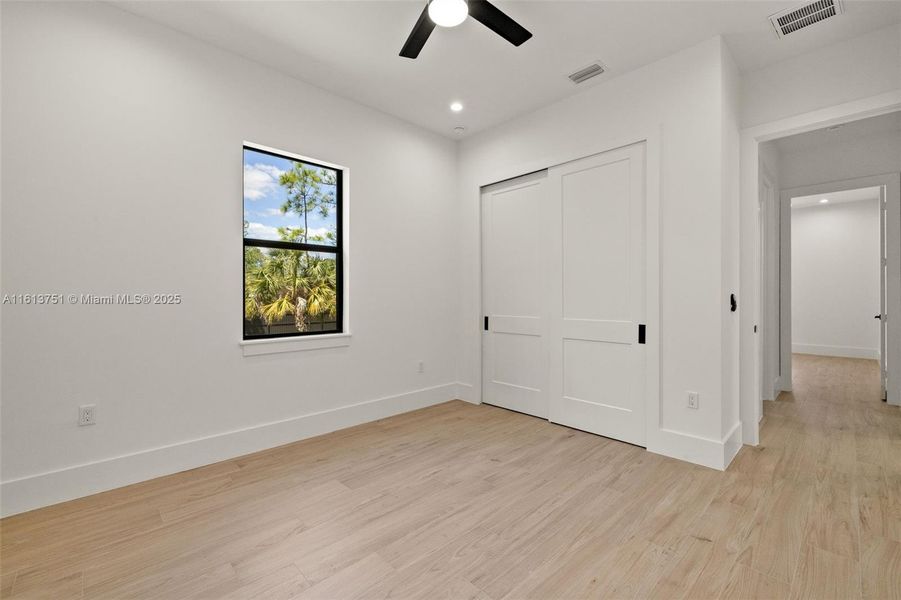 Spacious, unfurnished interior of a new home in , Naples (Image 41).