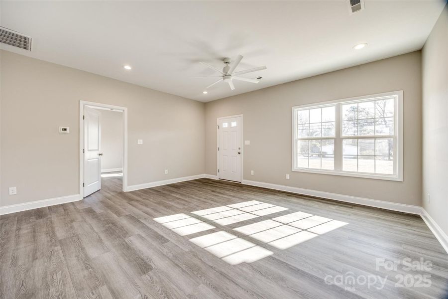 Representative photo of same build; colors and selections may differ. Representative photo of same build; colors and selections may differ.