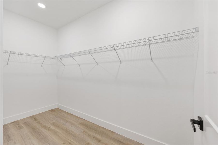 Spacious, unfurnished interior of a new home in , Dunnellon (Image 11).