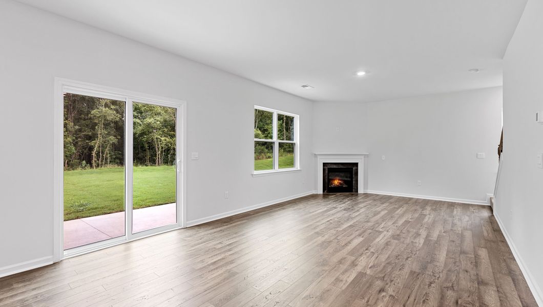 Spacious, unfurnished interior of a new home in Woodglen, Piedmont (Image 18).