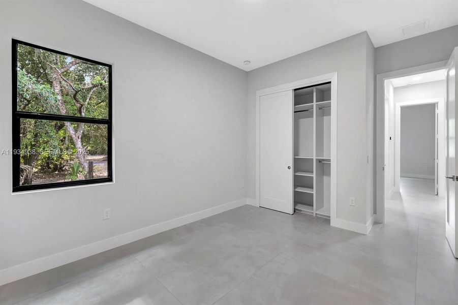 Spacious, unfurnished interior of a new home in , Naples (Image 31).