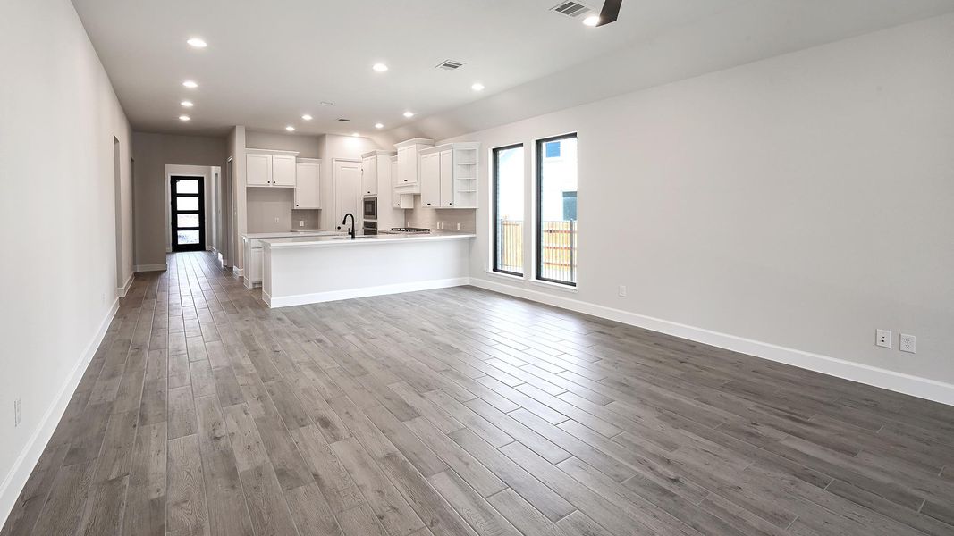 Spacious, unfurnished interior of a new home in 6 Creeks 45', Kyle (Image 18). Spacious, unfurnished interior of a new home in 6 Creeks 45', Kyle (Image 18).