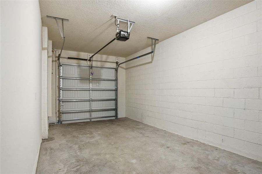 Spacious, unfurnished interior of a new home in , Davenport (Image 22).