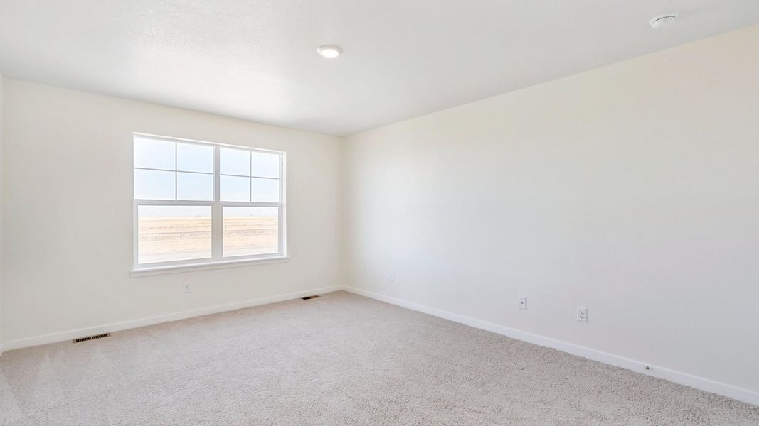 Spacious, unfurnished interior of a new home in The Ridge at Lorson Ranch, Colorado Springs (Image 10).