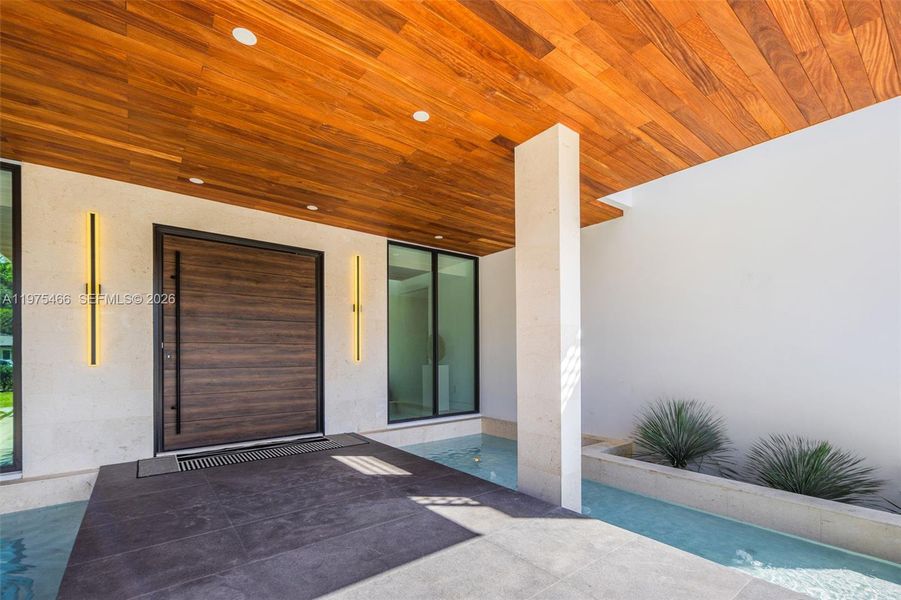 Exterior details and patio area of a home in , Pinecrest (Image 4).
