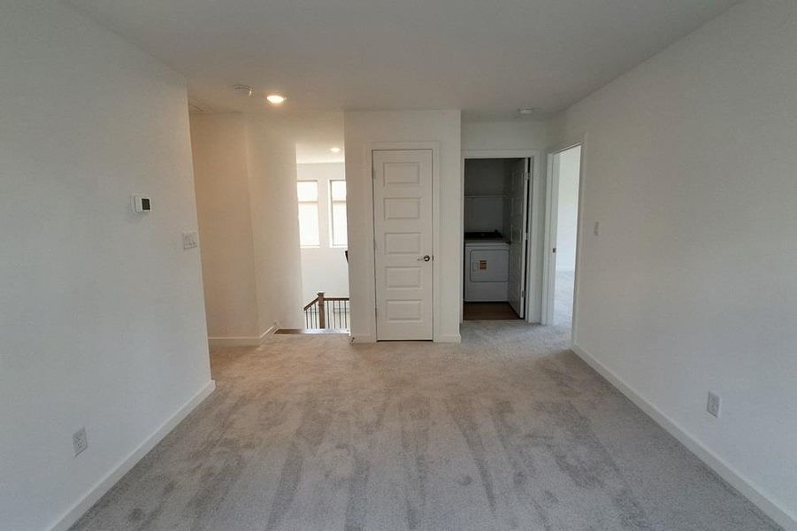 Spacious, unfurnished interior of a new home in Wolf Ranch, Georgetown (Image 21).
