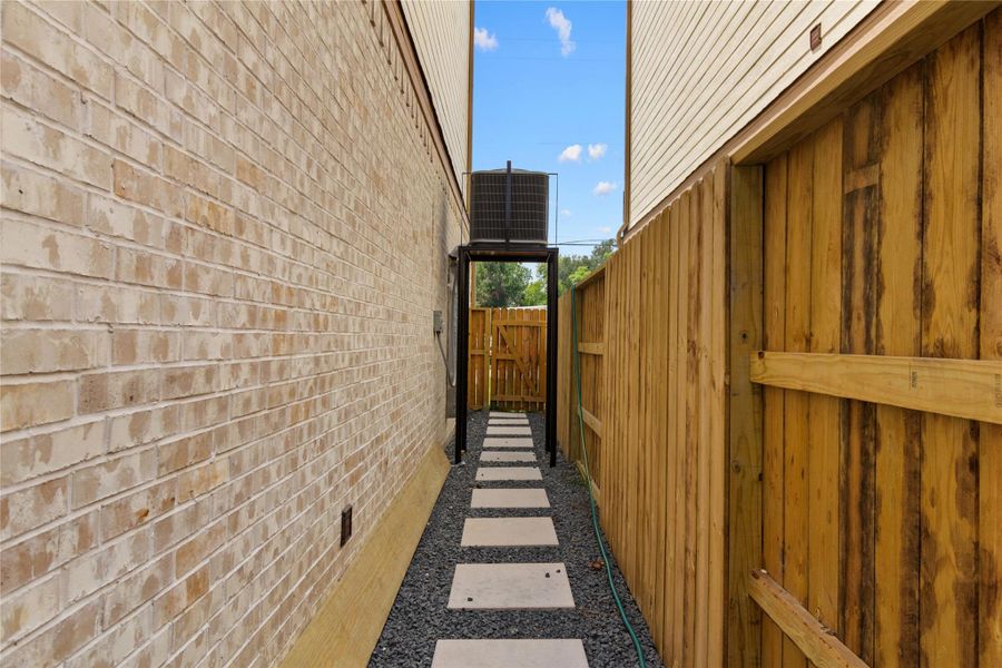 Spacious, unfurnished interior of a new home in , Houston (Image 20).