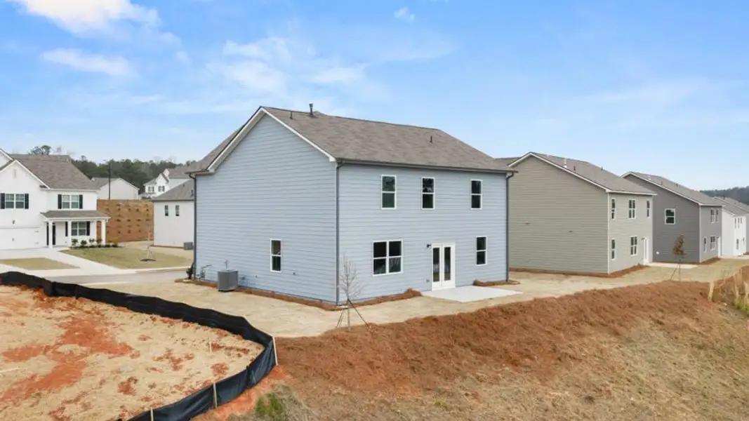 Exterior details and patio area of a home in Thompson Ridge, Dallas (Image 3).