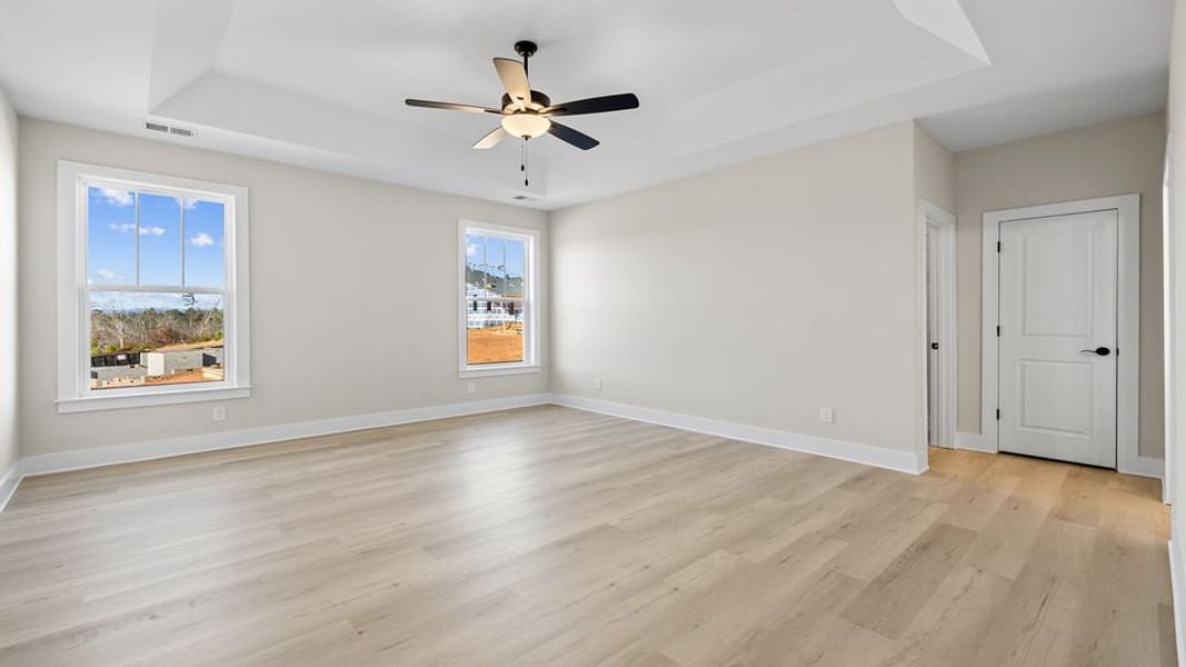 Spacious, unfurnished interior of a new home in Shadowood II, Seneca (Image 27).